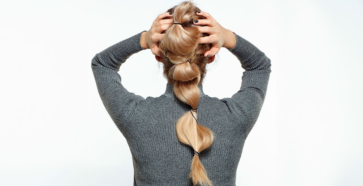 Inspiração de penteado com trança bolha